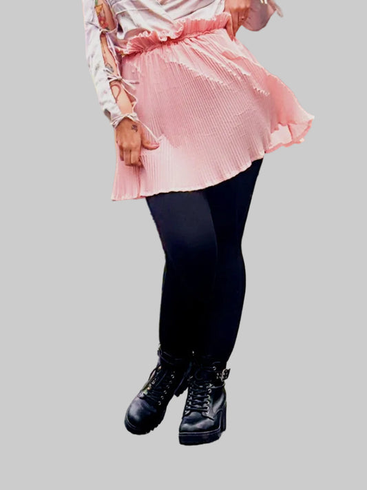 Size Adjustable pink pleated skirt detailed view from the front