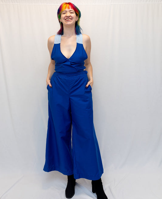Size Adjustable Pale and Dark Blue Top