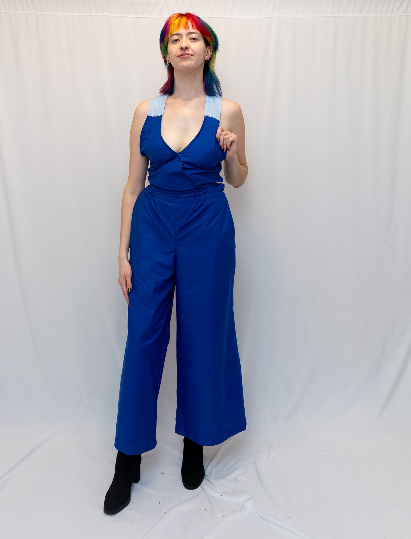 Size Adjustable Pale and Dark Blue Top