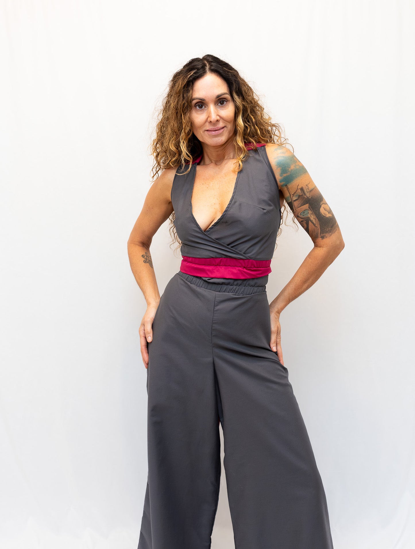 Size Adjustable Gray and Magenta Crossback Top