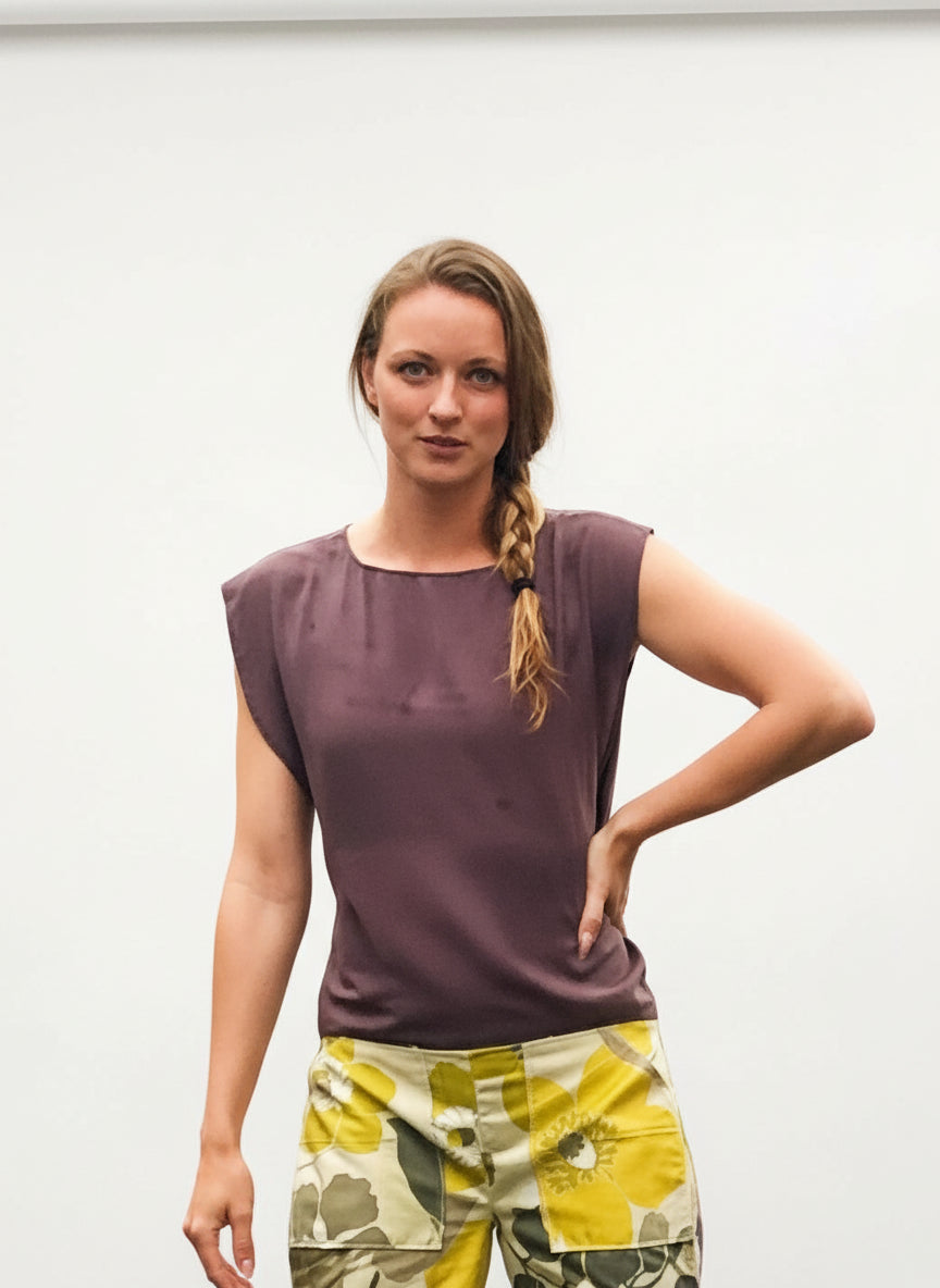 This photo shows a size adjustable brown Mousse colored box shirt