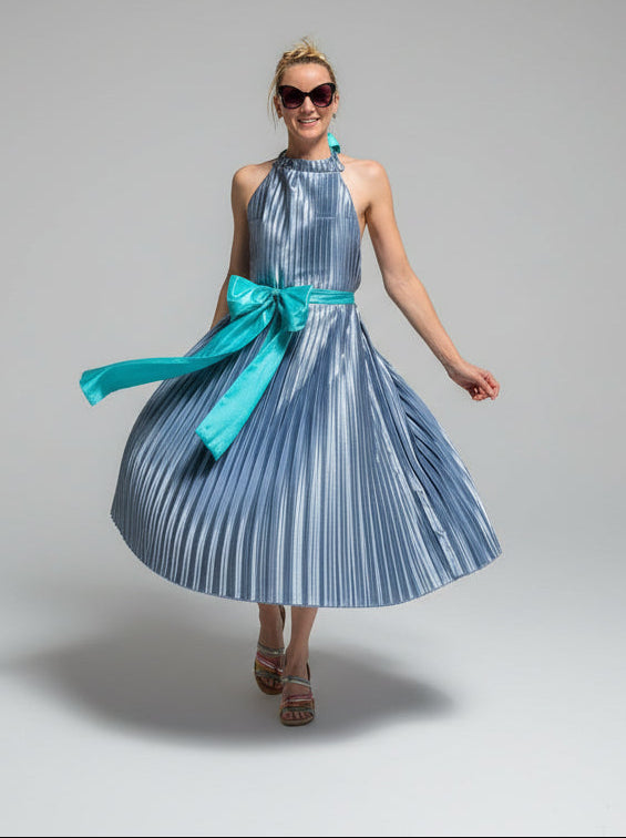 This photo shows a model wearing a size adjustable dress in a blue pleated color with a matching bow. 