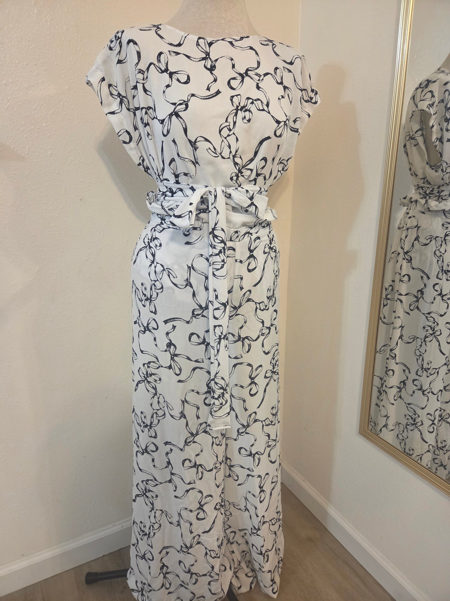 This photo shows a size adjustable two piece pants and shirt set that is size adjustable in multiple ways. 