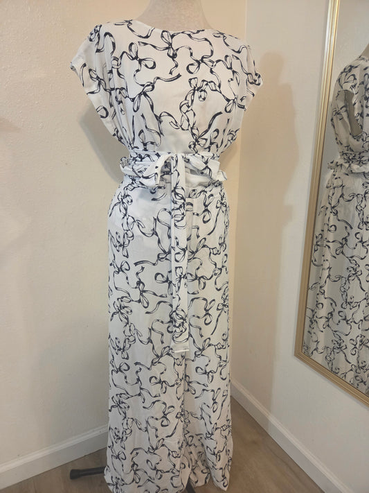 This photo shows a size adjustable two piece pants and shirt set that is size adjustable in multiple ways. 