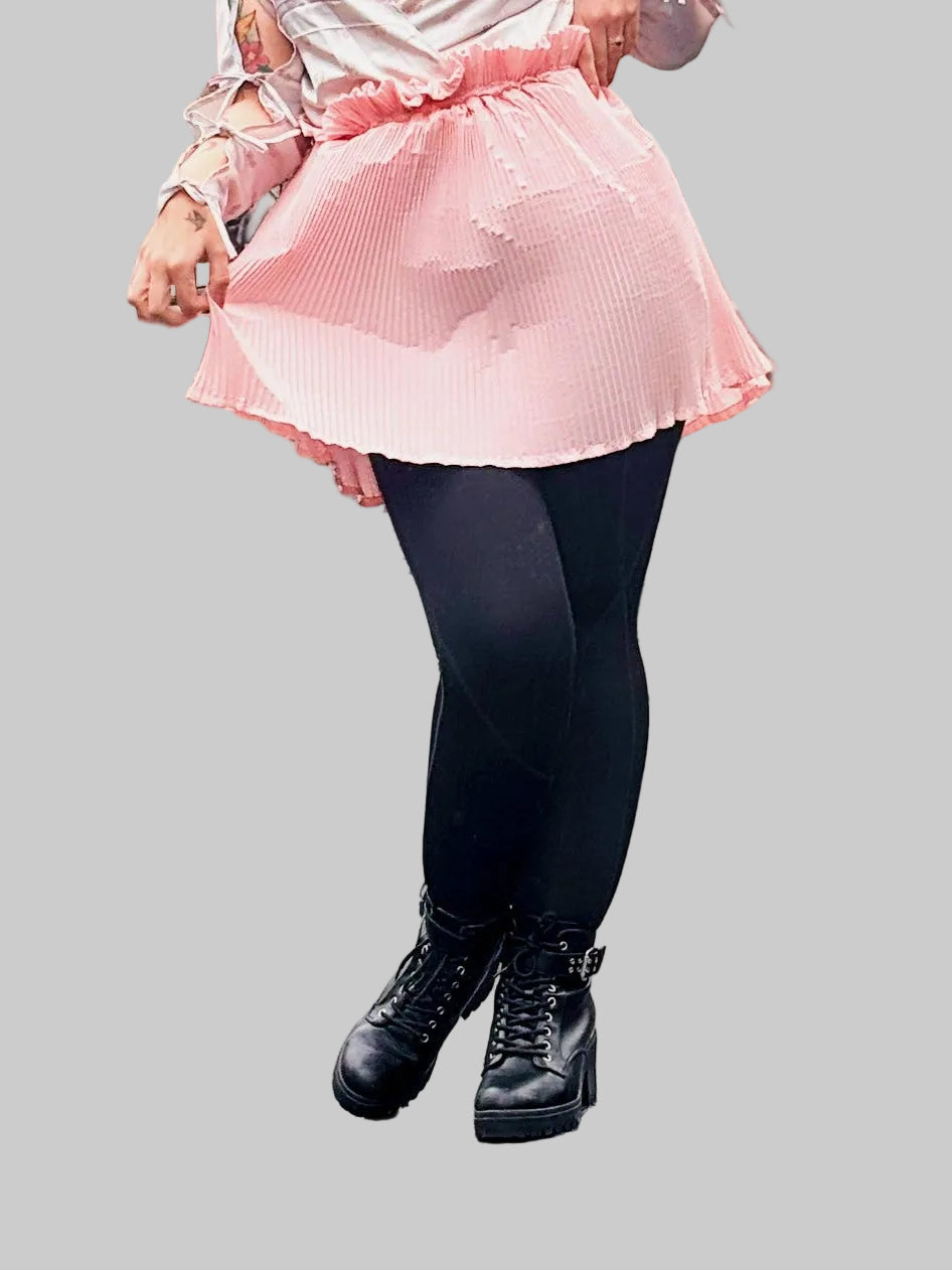 Size adjustable pink pleated skirt details photo from the front