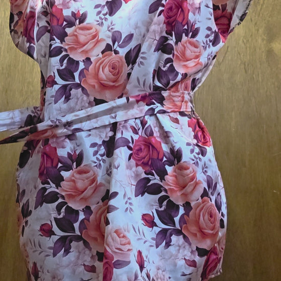 This video shows how to tie the adjustable waist band on the red floral hooded shirt