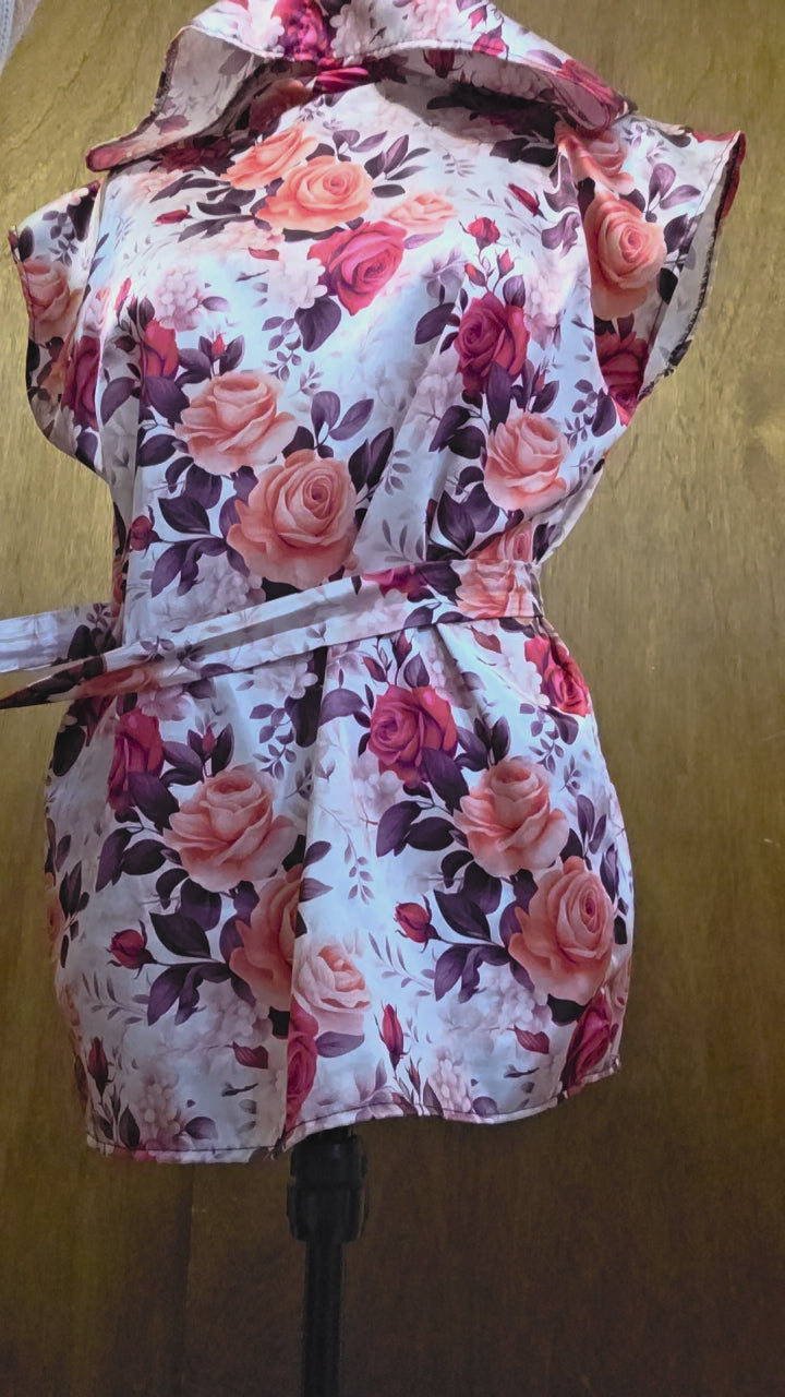 This video shows how to tie the adjustable waist band on the red floral hooded shirt