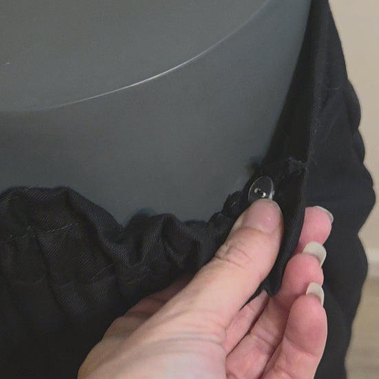 This video shows the size adjustable waist band at the back of the Palazzo styled pants 